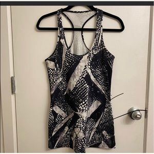 LULULEMON RACER BACK NULU TANK SZ 10 GREAT CONDITION BLACK AND WHITE PRINT